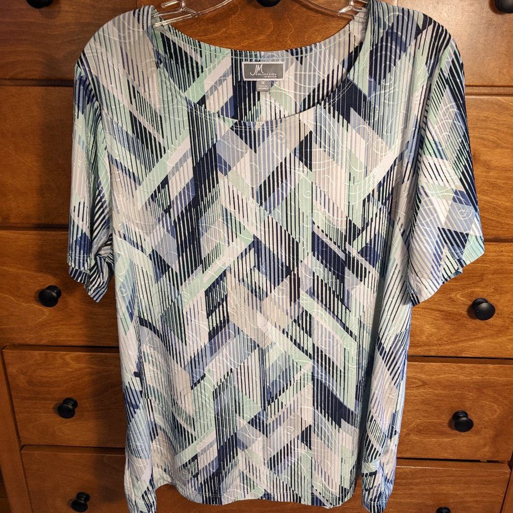 JM Collection, women's 1x knit short-sleeve top with abstract print.